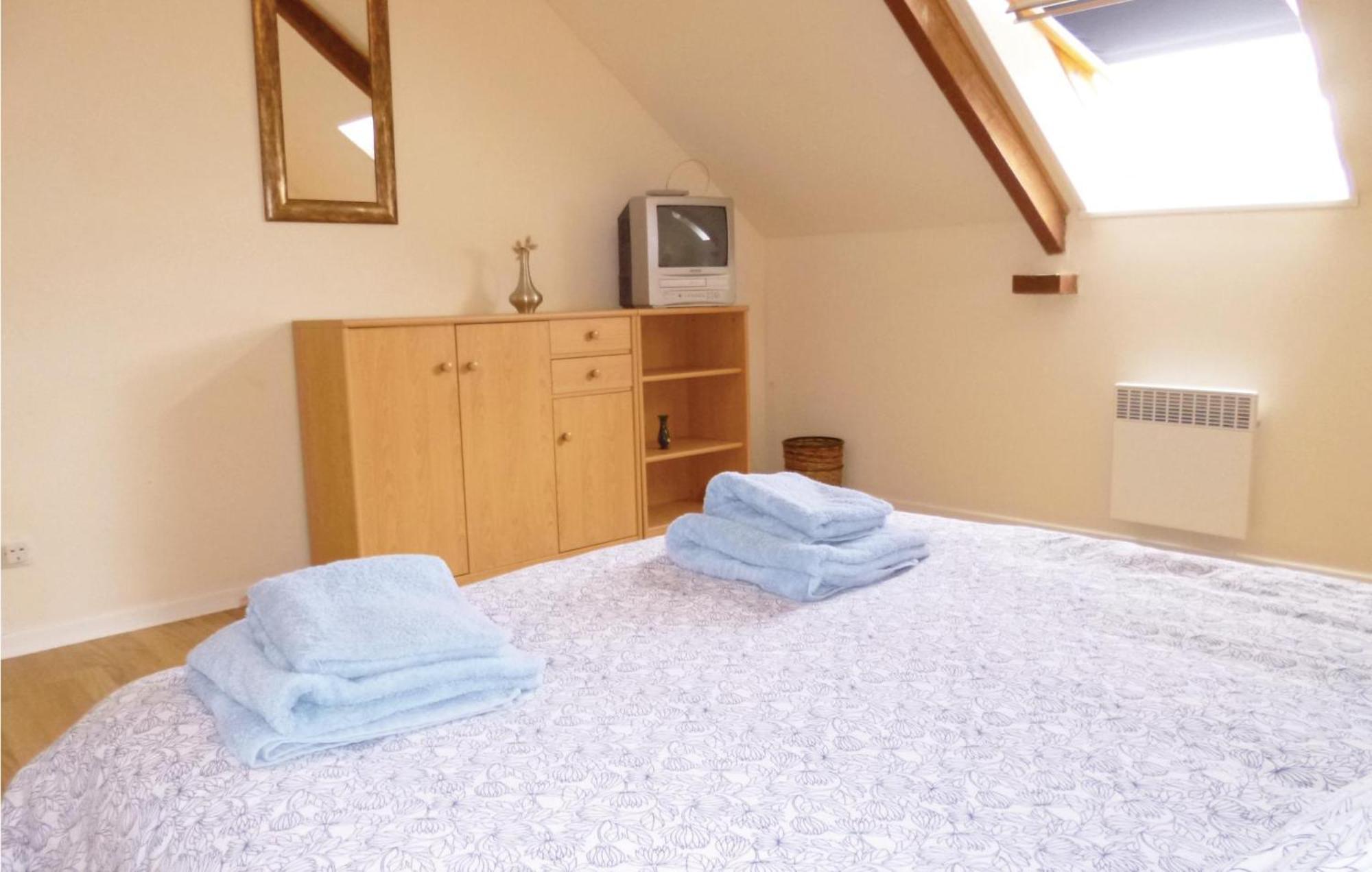 3 Bedroom Cozy Home In Brucheville Carentan-les-Marais Exterior foto